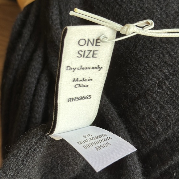 New Nordstrom Black Cashmere Wrap Blanket - Picture 6 of 6